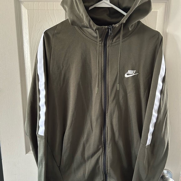 Nike jacket - Picture 2 of 6